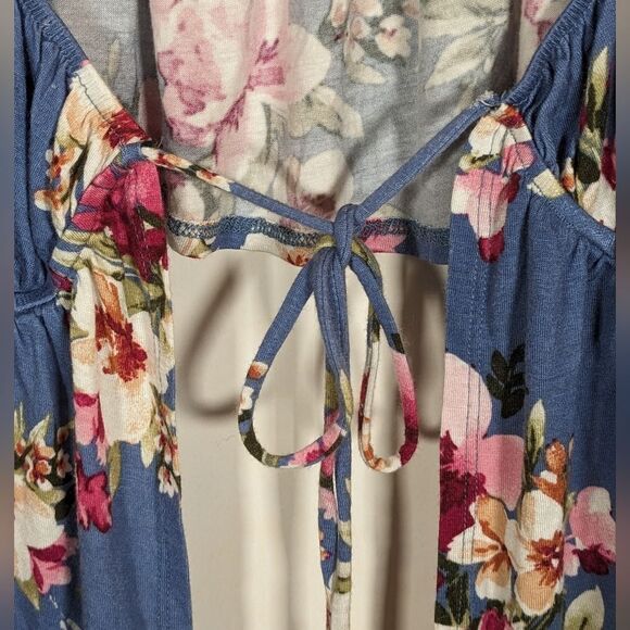 Pie In The Sky Blue Floral Crop Top Ties In The Front Short Sleeve Women's Sz 2X - Picture 3 of 6
